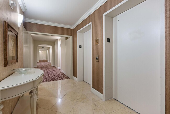 Building Photo - 616 Clearwater Park Rd