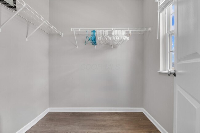 Building Photo - 2390 Glenvale Dr