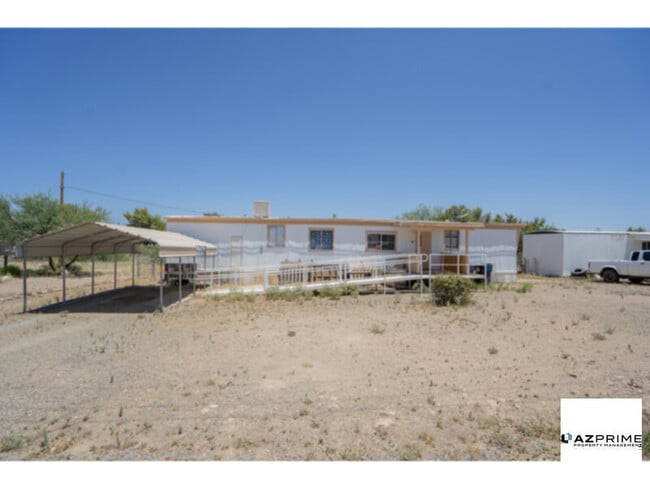 Building Photo - Escape to Comfort in this Stylish 2/1 Maye...