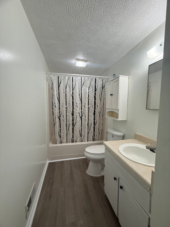 Building Photo - 2 Bedrooms House, Rockingham County