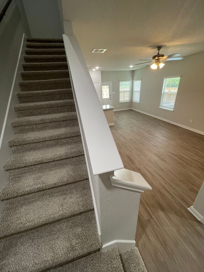 Building Photo - 3 Bedroom, 2.5 Bathroom, Two-story Duplex with a huge back yard in New Braunfels!