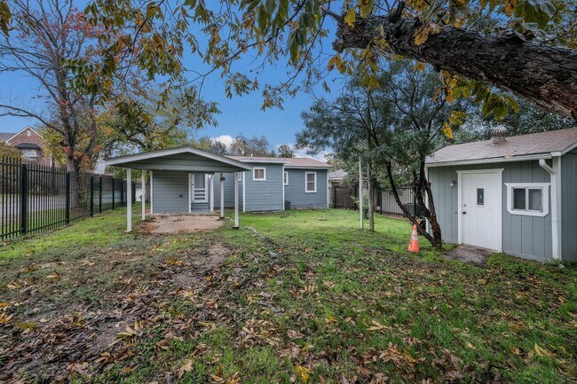 Building Photo - Rare Olmos Park Rental