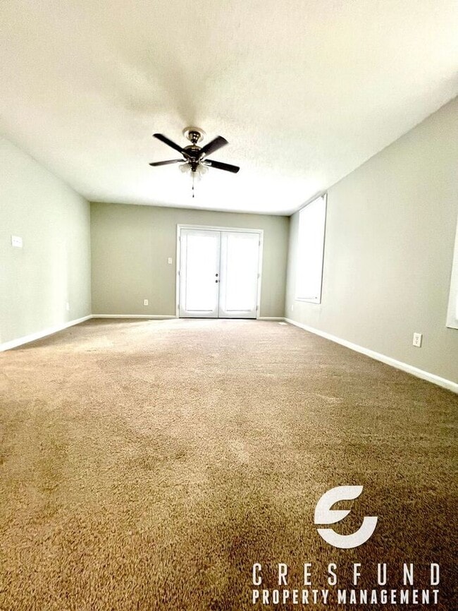 Building Photo - 3 BEDROOM AVAILABLE NOW - Convenient acces...