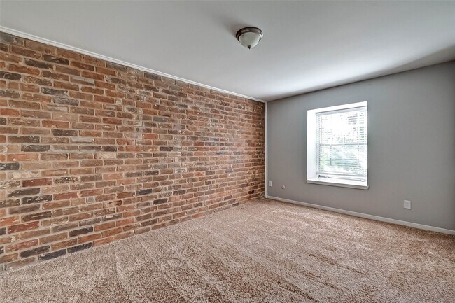 Building Photo - 9023 Gaylord Dr