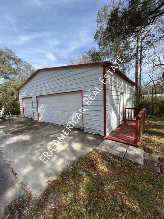 Building Photo - 1258 E Chestnut Ave