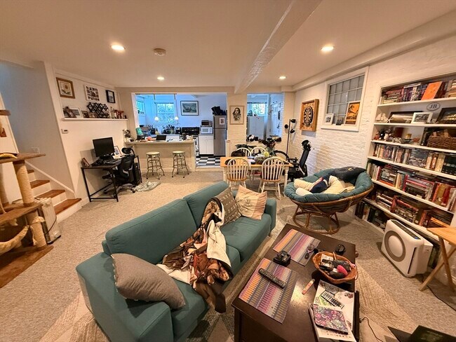 Building Photo - 69 Seaverns Ave