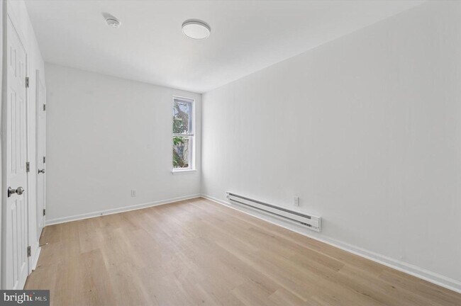 Building Photo - 330 N 61st St