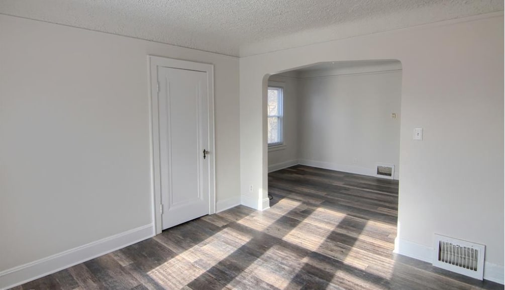 Building Photo - 372 W Bennett Ave