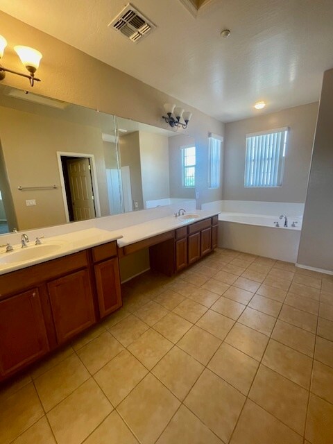 Building Photo - 3727 N Springfield St