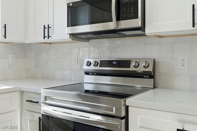 Building Photo - 3517 Rio Robles Dr