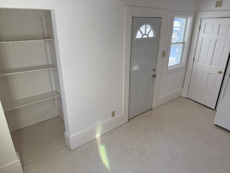 Building Photo - 684 Hawthorne Ave E