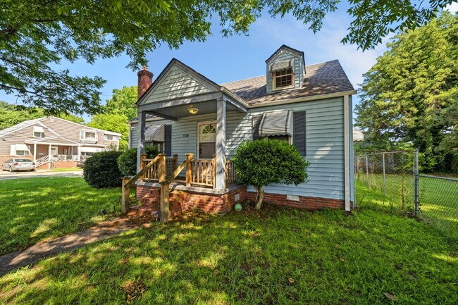 Building Photo - 2 bed 1 bath with fenced in yard in Norfolk