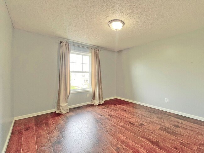 Building Photo - 11903 Emery Village Dr N