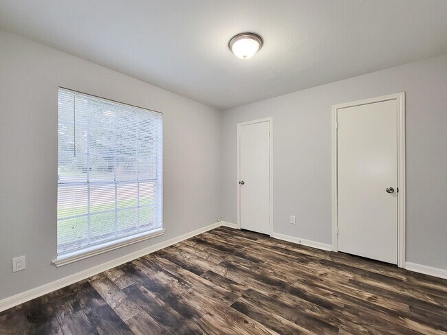 Building Photo - 2024 Stones throw Dr