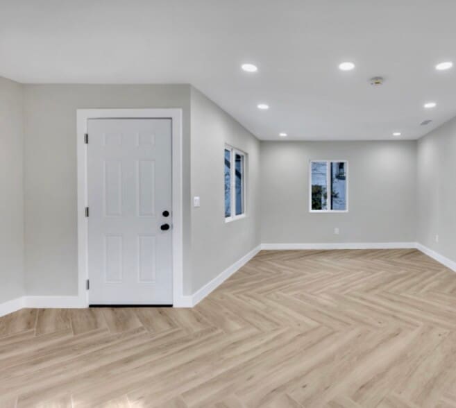 Building Photo - 1223 N Ave 45