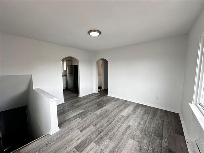 Building Photo - 1410 Fallowfield Ave