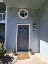 Building Photo - 4000 Riverlook Pky SE