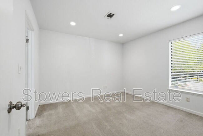 Building Photo - 7102 Cross Creek Cir