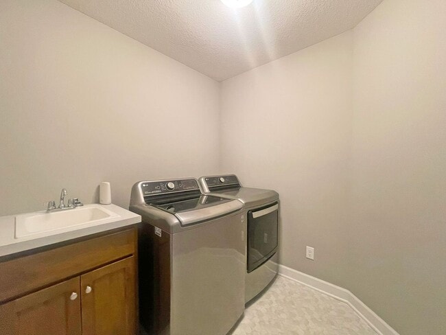 Building Photo - Sparkling Like-New 2-story w/ Full Walkout on Pond with Office-Bedroom 6, Pets OK!