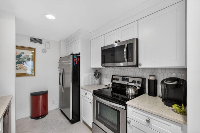 Building Photo - 611 Brackenwood Cove