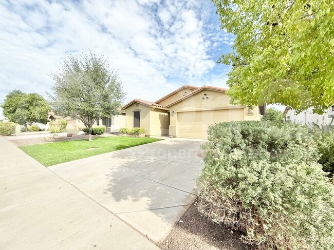 Building Photo - 1032 E Daniella Dr