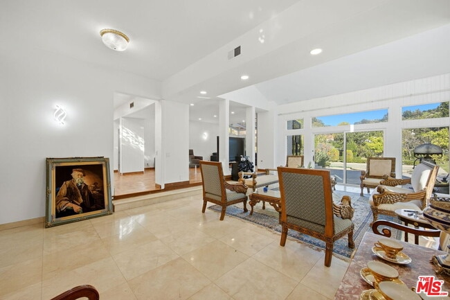 Building Photo - 2846 Royston Pl