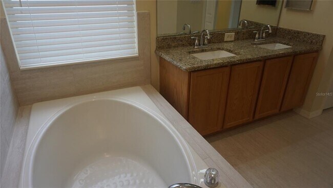 Building Photo - 739 Straw Lake Dr