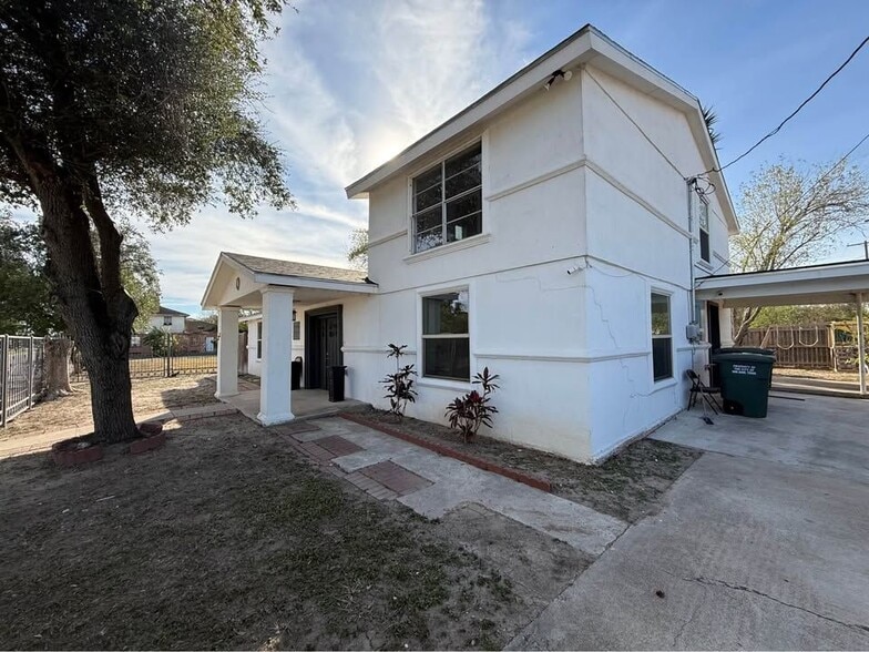 Building Photo - 233 S Iowa St