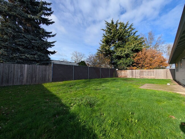 Building Photo - Newly Renovated 3-Bedroom, 1.5-Bath in Fantastic Neighborhood- Sheldon HS District