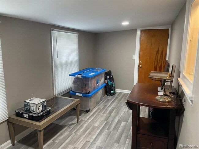 Building Photo - 2434 N Long Lake Rd