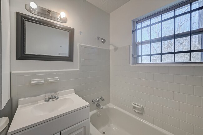 Building Photo - 4905 Brinkley St