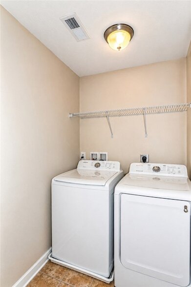 Building Photo - 335 Osona Ln