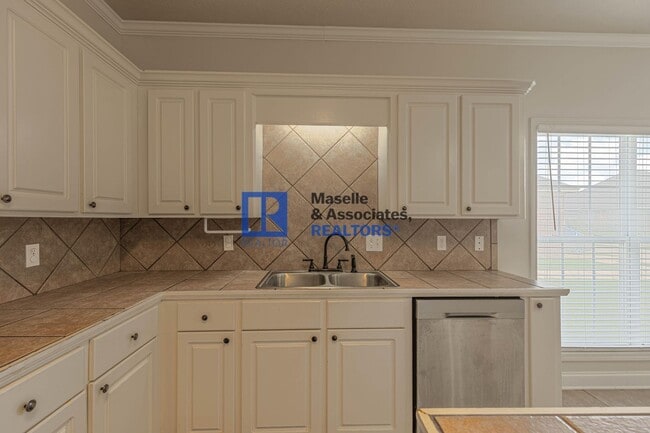 Building Photo - 3 Bed/2 Bath Home in Lennox in Brandon