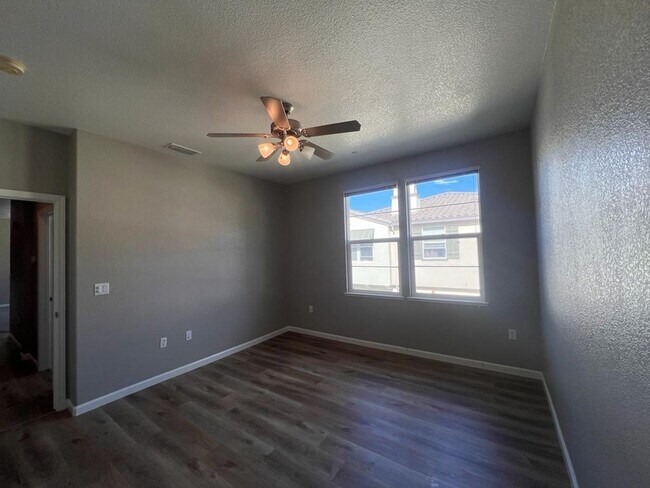 Building Photo - 427 Anchor Ln