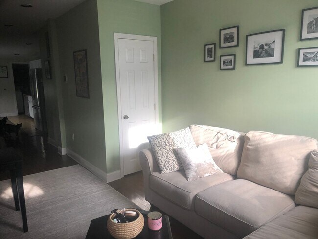 Building Photo - One Block From The Avenue! Perfect 2-Bedro...
