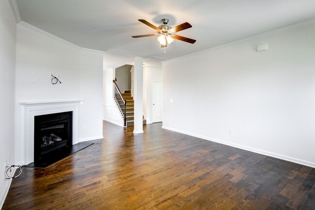 Building Photo - 4 Bedroom Rental in Mackintosh On The Lake Neighborhood!