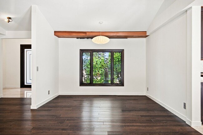 Building Photo - 3184 Dona Sarita Pl