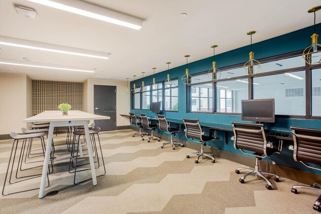 Building Photo - 1001 S Center St