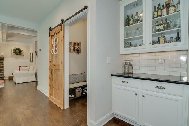 Building Photo - 1554 Driftwood Ln