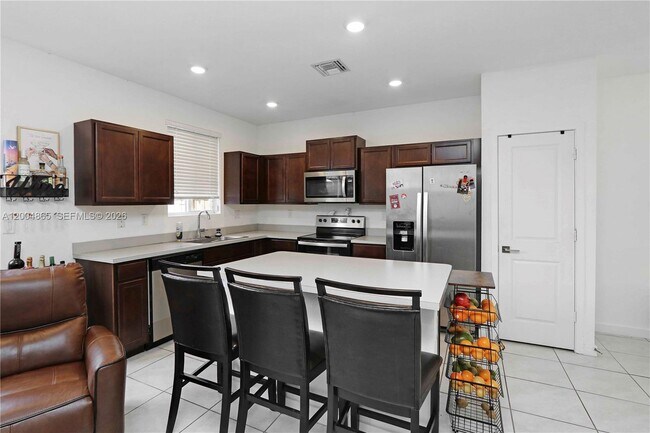 Building Photo - 1052 SE 23rd Ave