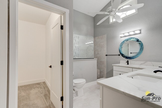 Building Photo - 700 Pine Shores Cir