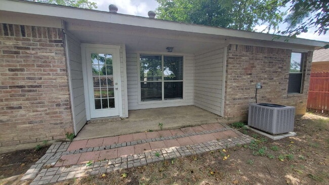 Building Photo - Eagle Mountain-Saginaw ISD, 3 bedrooms, 2 ...