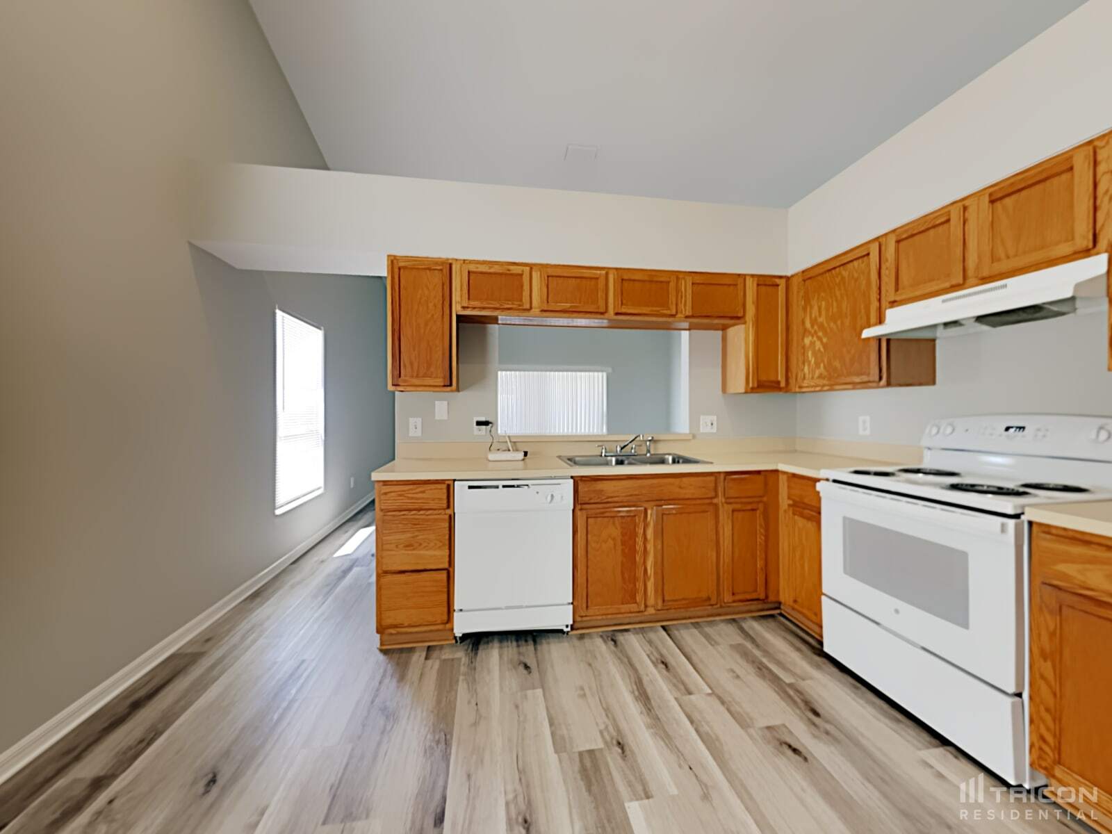 Building Photo - 217 Lakeway Ln