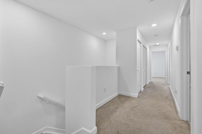 Building Photo - 4408 Hemlock Dr