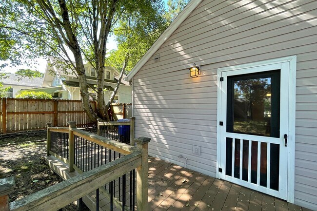 Building Photo - Charming Kenton Bungalow with Large Fenced Yard, Central A/C, Washer/Dryer