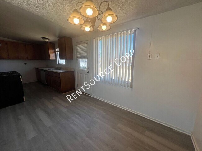 Building Photo - 1379 Riverside Dr