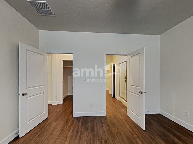 Building Photo - 161 E Sicily Dr
