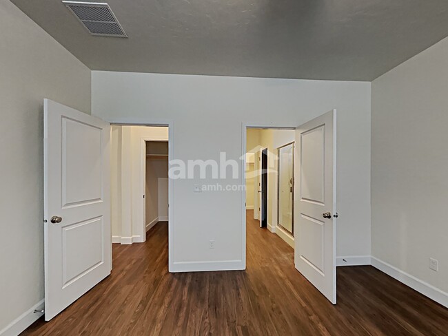 Building Photo - 108 E Sicily Dr
