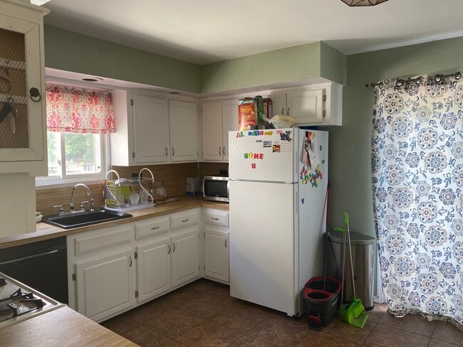 Building Photo - 89 Ada Dr