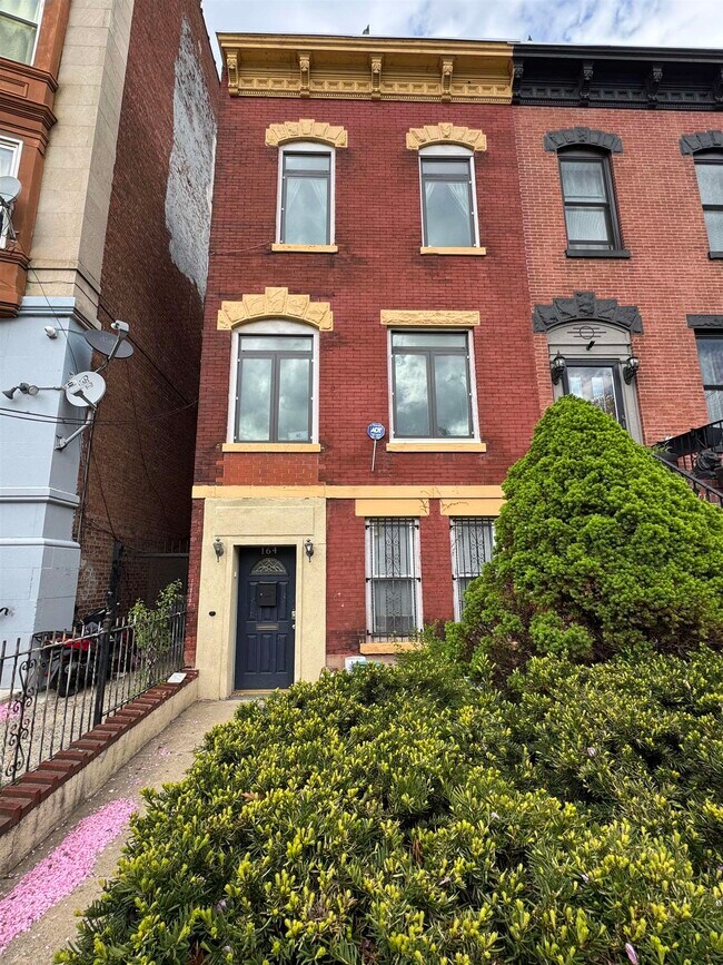 Building Photo - 164 Harrison Ave